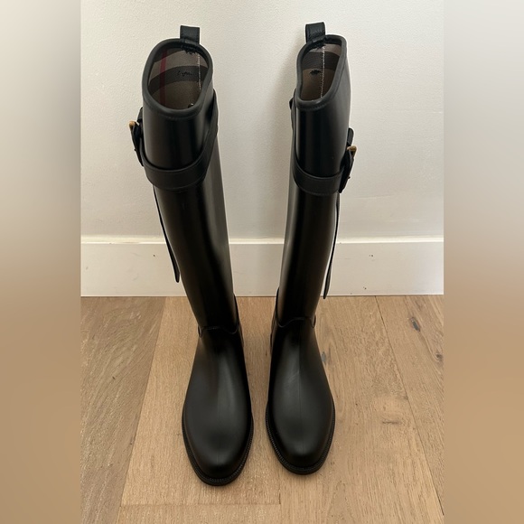 Burberry riding rainboot with belt. Eur size: 38 - Picture 7 of 10